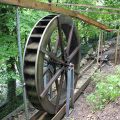 Roue à augets par dessus